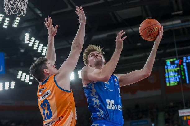 他不仅以精 他不仅以精