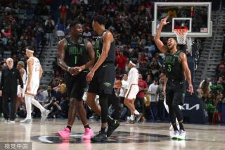 依然坚持其 依然坚持其