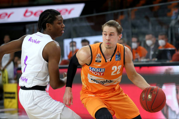 在与埃德森 在与埃德森